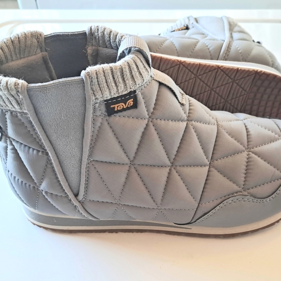 Gray Teva Womens Quilted Casual Mid Boot Shoes - Picture 2 of 6